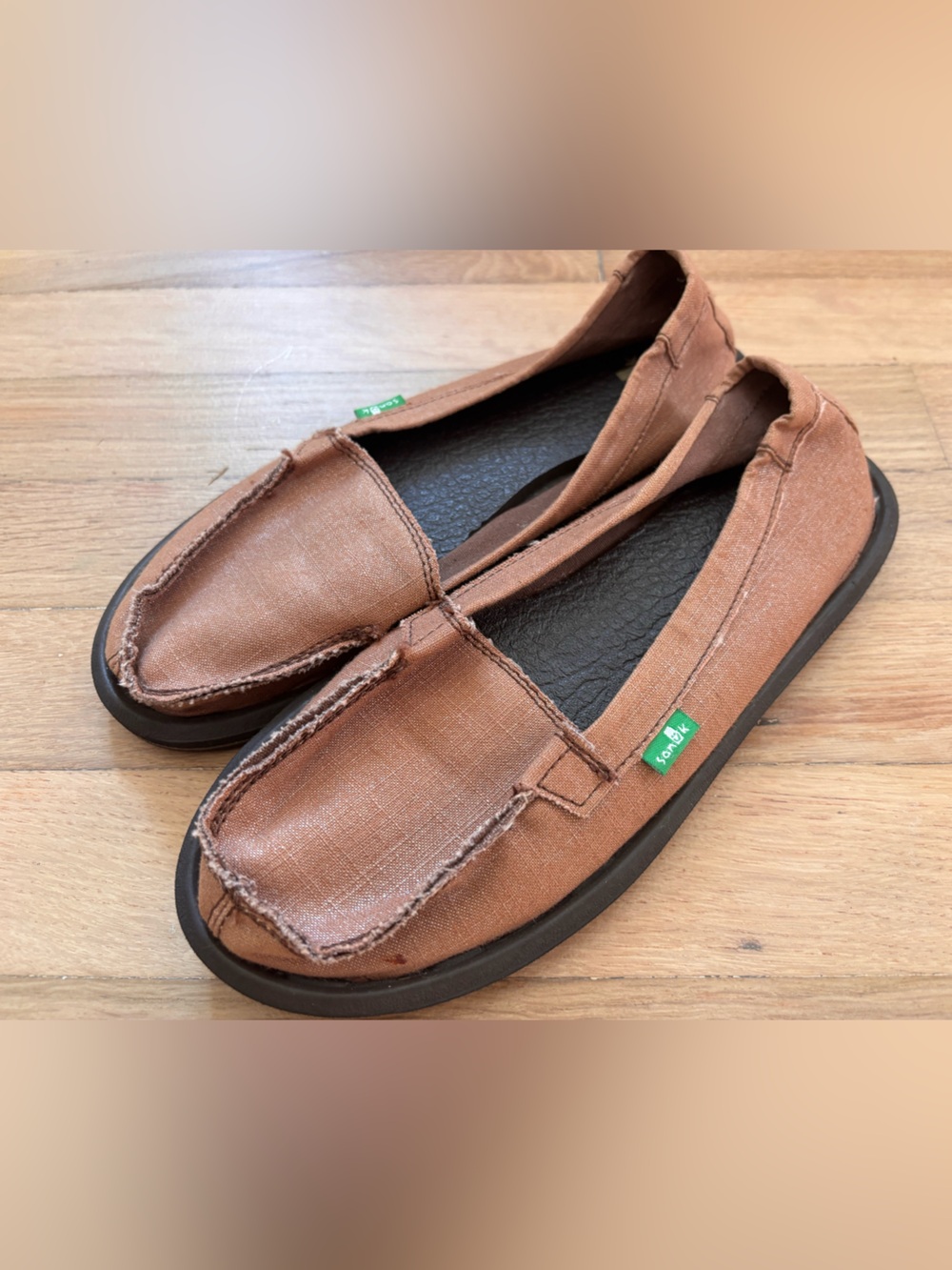 Sanuk Women’s Size 6 Rust with silver sheen